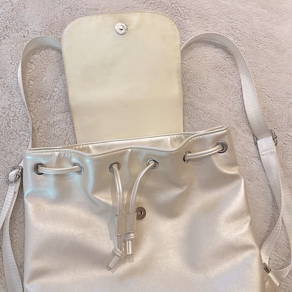 Urban Outfitters summer backpack in pearlescent white - Picture 2 of 5